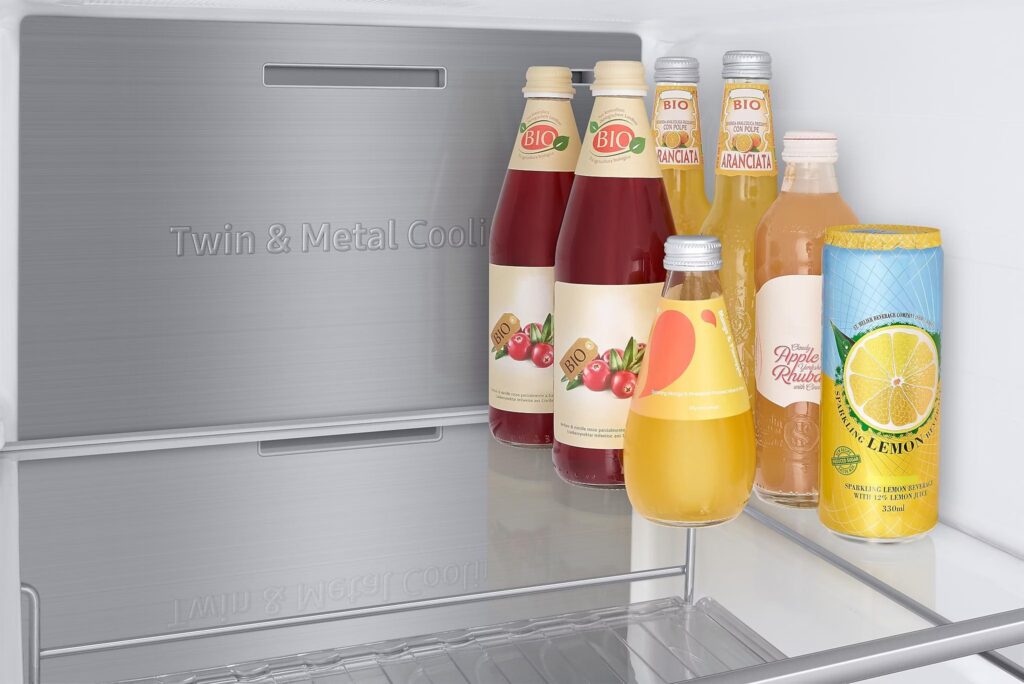 Réfrigérateur Américain Samsung , 178 cm, 635 L, mode Énergie IA, distributeur d'eau et de glaçons, No Frost+, acier noir haut de gamme, RS6GA854CB1/EG – Image 9